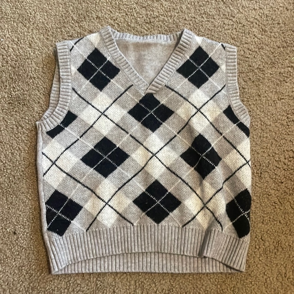 V-neck argyle pattern sweater vest from SHEIN! Never worn